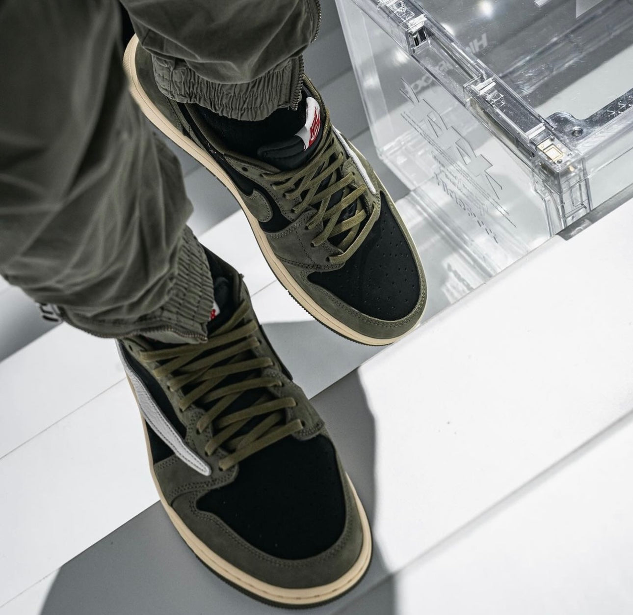 Travis Scott Jordan Low - Limited Edition ( Premium Quality )