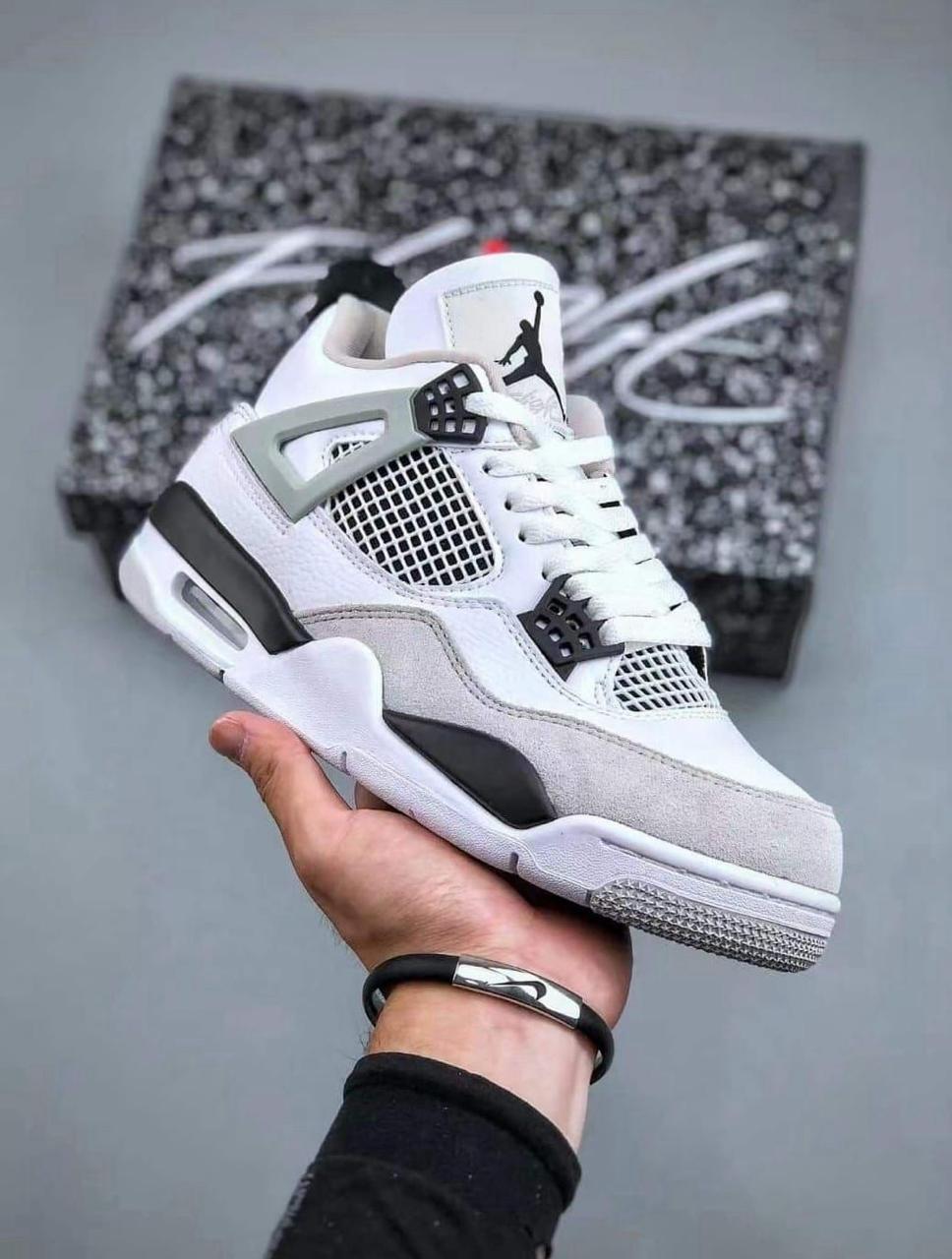 Jordan Retro 4